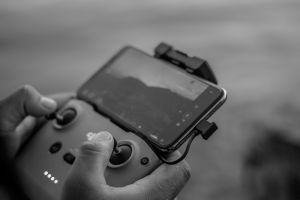 bild_schwarz_weiss_spielekonsole-scaled